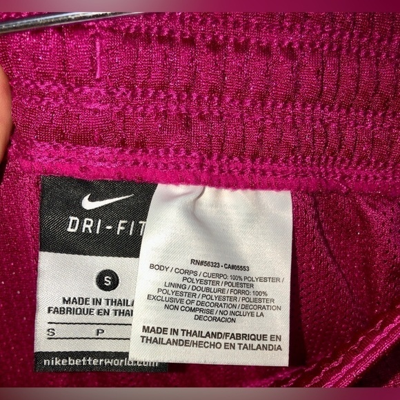 ☄️Nike Magenta Mesh Sport shorts - Picture 3 of 8